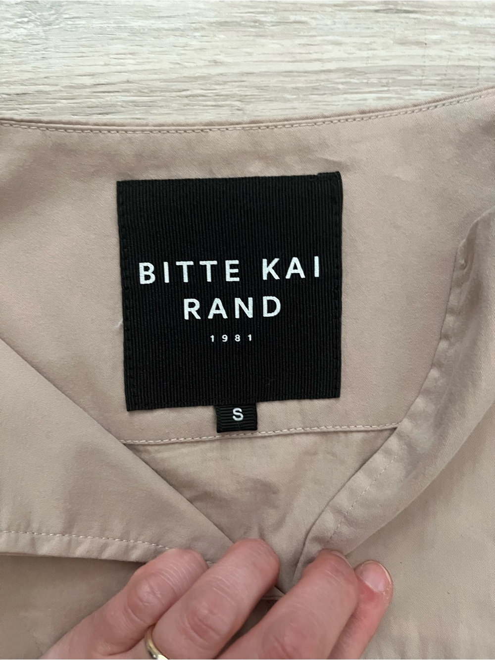 Bitte Kai Rand Women’s Light Taupe V-Neck Midi Dress with Ruffle Hem Size Small - Picture 3 of 7